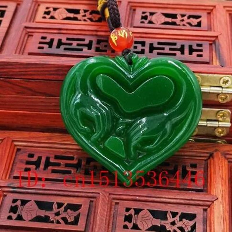 Pendentif en Jade avec coeur sculpté, collier vert natural chinois, breloque, bijoux à la mode, amulette porte-bonheur, cadeaux pour femmes_voghion.com