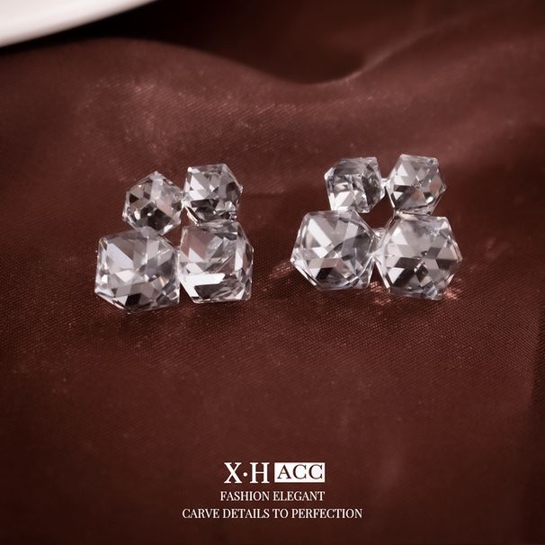 Silber Nadel Bunte Geometrische 3D Für Frauen Verträumte Kristall Zucker Würfel Ohrringe Mode High-end Sinn Nische_voghion.com