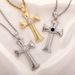 Elegante kruishangerketting met micro-pavé paarse zirkonia, verguld messing, gedraaide ketting voor dames, Temperament titanium stalen gedraaide ketting_voghion.com