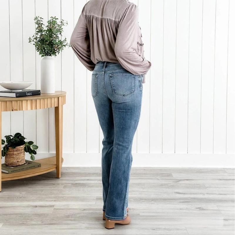 Jeans bootcut contenitivi per donna - Pantaloni in denim elasticizzato a vita alta snellenti, vestibilità comoda e valorizzante, tonalità blu classiche_voghion.com