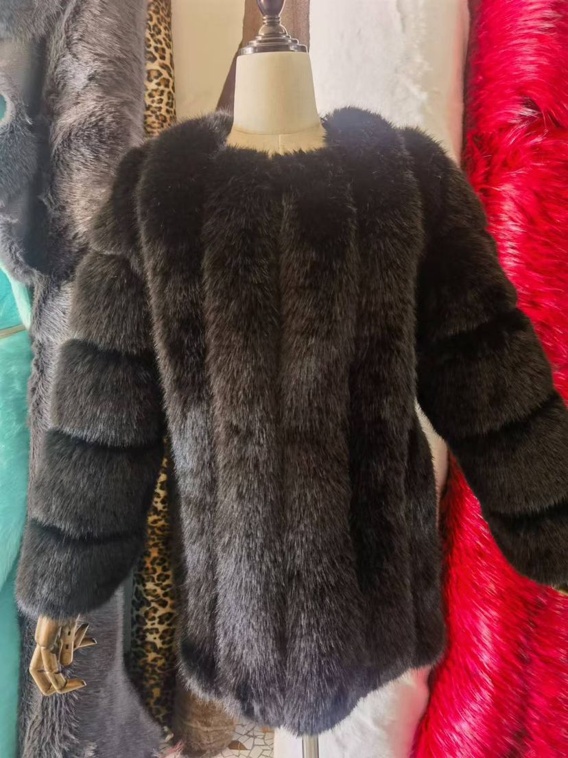 Women's Clothing Winter Women's Warm Low Key Luxury Round Neck Slim Cardigan Long Sleeve Plush Fashionable Temperament Women's Coat_voghion.com