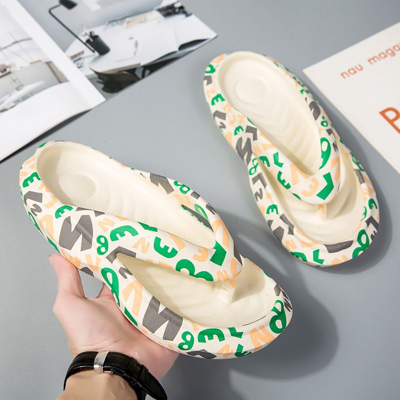 Grenzüberschreitende 2022 neue Flip-Flops mit dicker Sohle für Herren und Damen zum Tragen von Flip-Flops mit Graffiti-Print und einem Gefühl von Scheiße, die Sandalen in großen Größen tragen_voghion.com