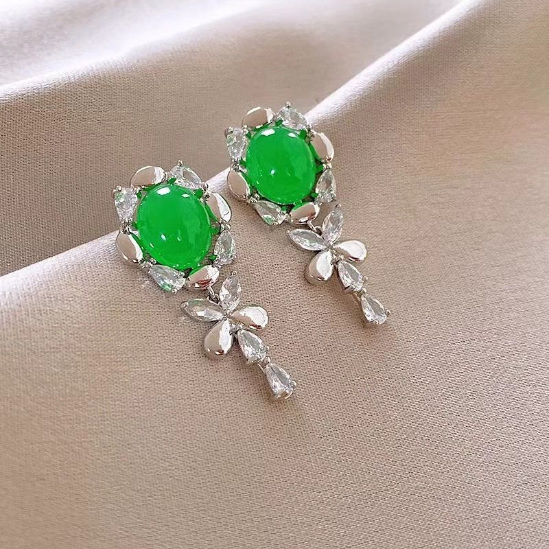 Sëlwer Nadel-Päiperleks-Smaragd mat engem Nischendesign, elegant luxuriéis, franséische Stil, modesch an héichwäerteg Ouerréng_voghion.com