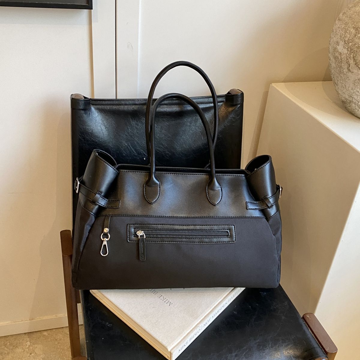 Large capacity tote with spliced bags, niche high-end row, same style, material, hand-held armpit bag_voghion.com