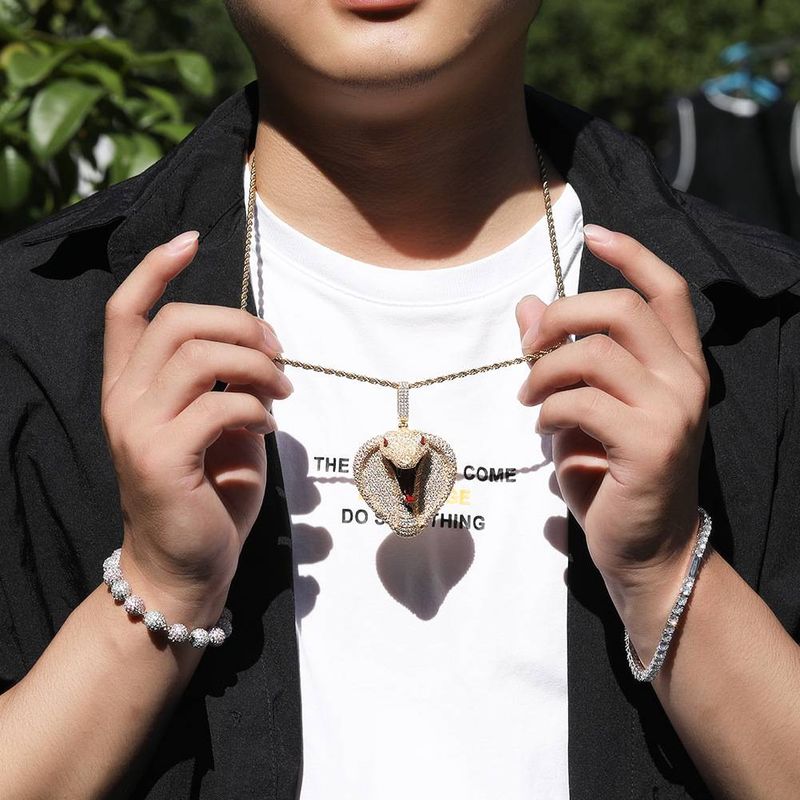 Nuevo colgante de hip hop Cobra con incrustaciones de cobre y circonitas de dibujos animados, accesorios de moda para hombres y mujeres._voghion.com