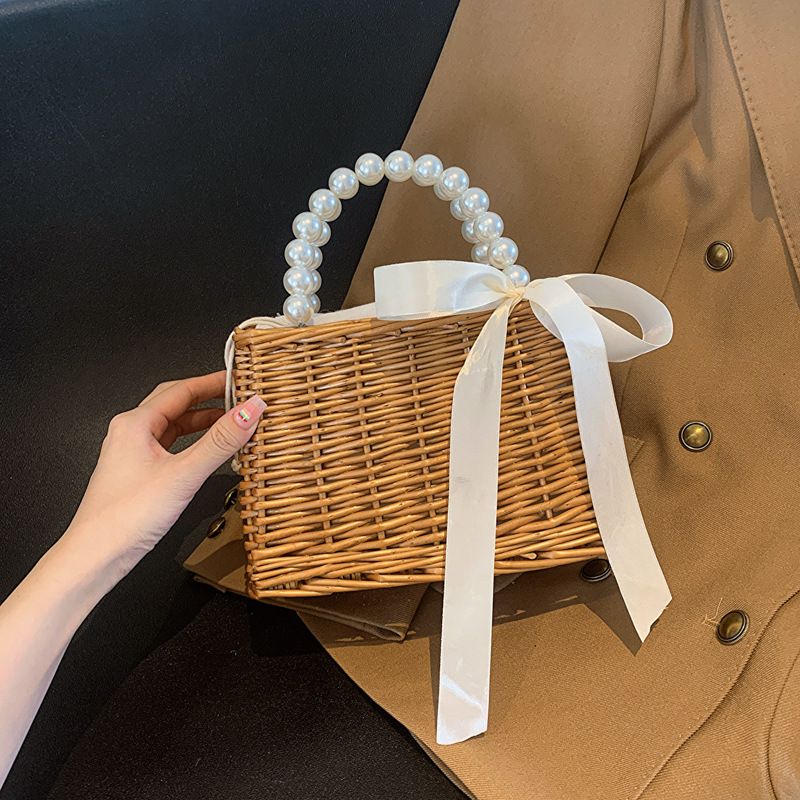 2024 Neue urbane und modische kleine quadratische, schlichte Handtasche aus Grasstrick mit einer Schulter und diagonaler Spreizung für Damen_voghion.com