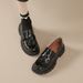 Einzelne kleine Lederschuhe im britischen JK-Stil mit tiefem Schnitt, vielseitige Loafer mit dicker Sohle und Quaste für Damen im Frühjahr 2024_voghion.com