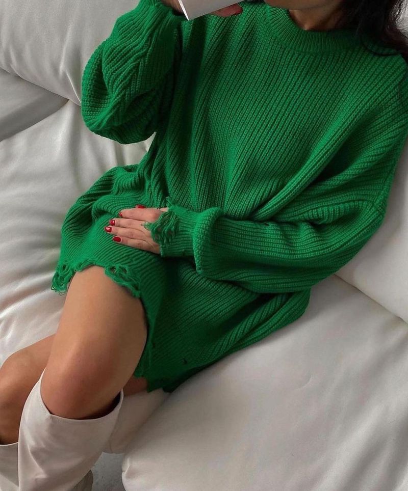 Women's new knitted round neck loose ripped hole mid-length long-sleeved sweater_voghion.com