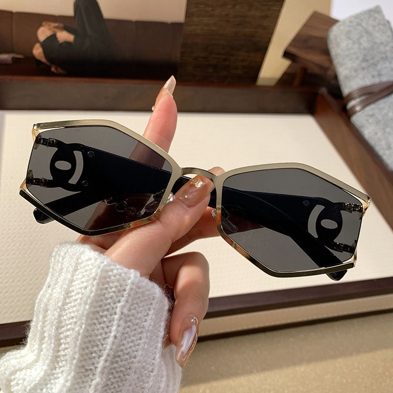 Designer Sunglasses Women's Classic Luxury Gold Letter Temples Fashion Sunglasses Outdoor Beach Leisure Travel Driving High Quality Sunglasses_voghion.com