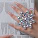 Anello con accessorio trendy con strass regolabile esagerato e aperto a forma di fiore_voghion.com