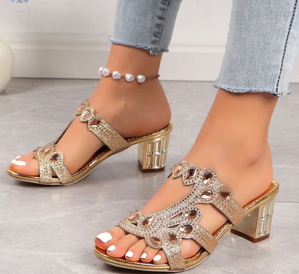 Toc gros Sandale cu strasuri goale pentru femei Sandale și papuci pentru femei La modă și versatil Îmbrăcăminte exterioară de dimensiuni mari Sandale și papuci_voghion.com