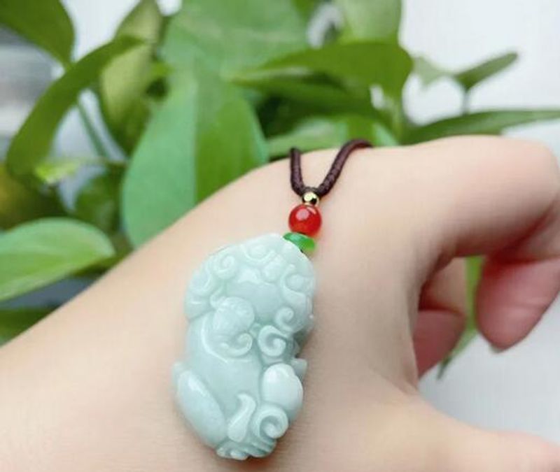 Collier pendentif Pixiu en Jade émeraude, bijoux chinois sculpté à la main, amulette pour homme et femme, cadeau porte-bonheur, chaîne de pull_voghion.com