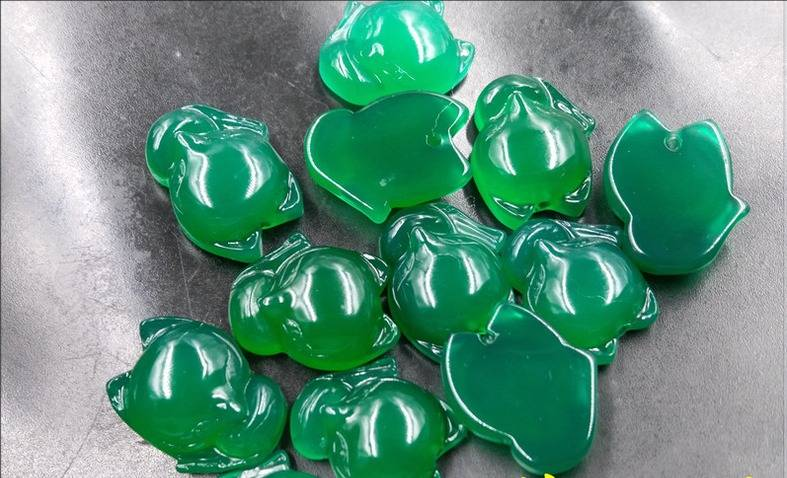 Affordable jade, ice seed, pink chalcedony, agate, fox pendant, yellow agate, little fox pendant_voghion.com