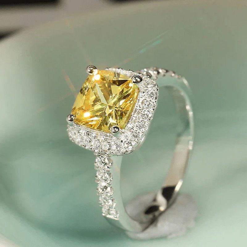 Proposta di matrimonio della principessa Cao Shi, anello quadrato giallo con quattro griffe, leggero e colorato, palazzo francese_voghion.com