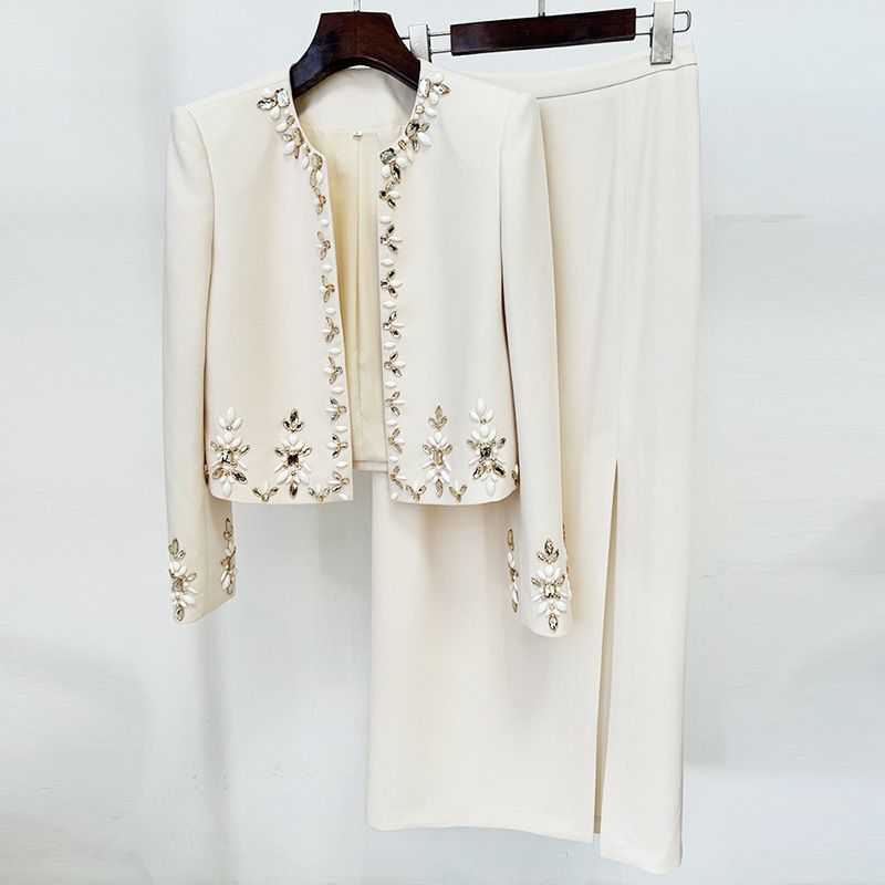 Damenbekleidung, modischer, schwerer, mit Perlen besetzter Strickjacke, Jacke, Schlitzrock, zweiteiliger Anzug_voghion.com