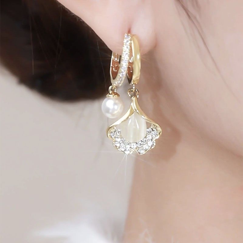 Cat's Eye Stone Ginkgo Leaf Ear Buckles, Fashionable Style, Versatile Earrings, 2024 New Trendy, Unique and Small Crowd_voghion.com