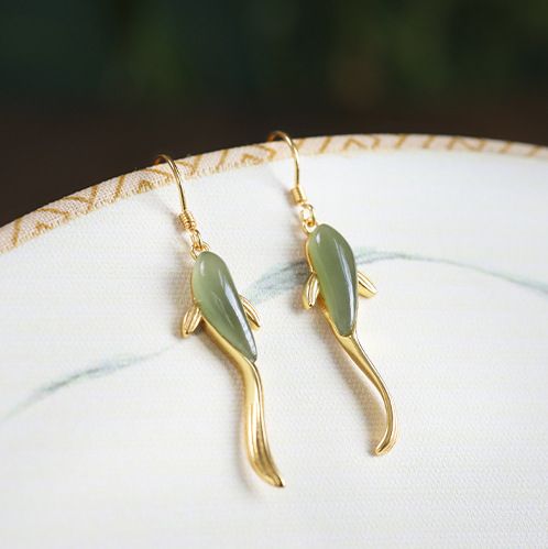 La relation entre le patron et / comme un poisson dans l'eau, anneau d'oreille en jaspe, cheongsam de style chinois Hanfu_voghion.com