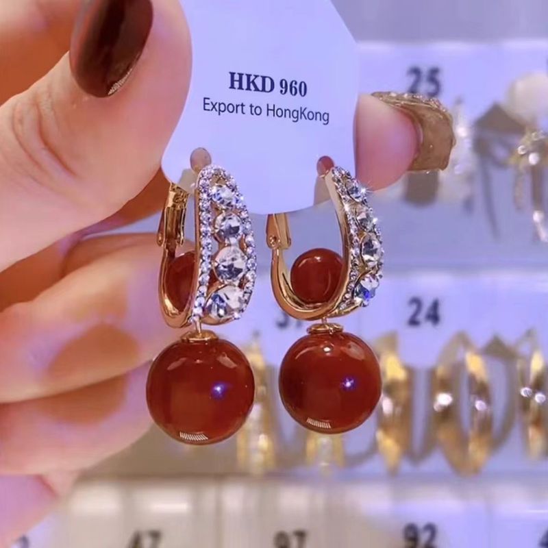 Un design di lusso leggero con più zirconi rossi perla per autunno inverno, temperamento di alta gamma e orecchini versatili_voghion.com