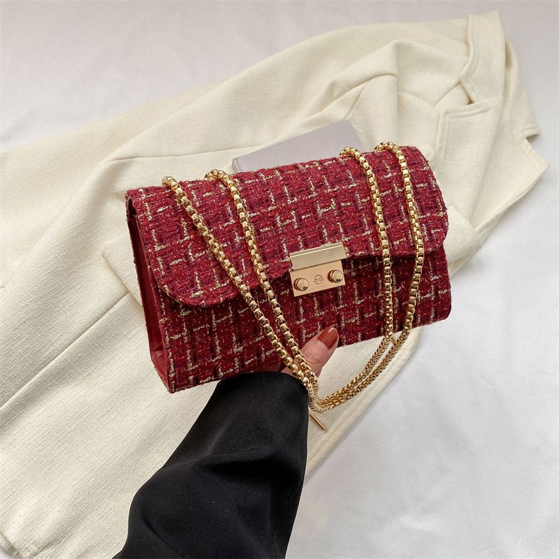 Borsa a tracolla piccola quadrata alla moda, semplice e alla moda, con tracolla a catena, tendenza estiva 2025 per donna_voghion.com