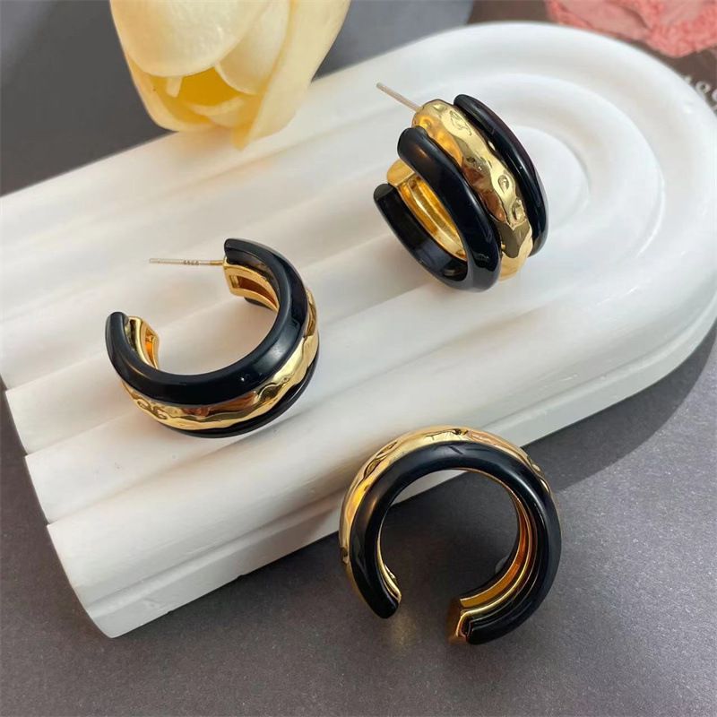 European and American retro niche lava texture acrylic earrings design light luxury exaggerated personality temperament silver needle earrings_voghion.com
