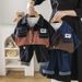 Kinderkleidung Neue Frühlings- und Herbst-Revers-Farbabstimmungsjacke für Jungen mit Buchstabendruck-Unterhemd und Jeanshose dreiteiliges Set_voghion.com
