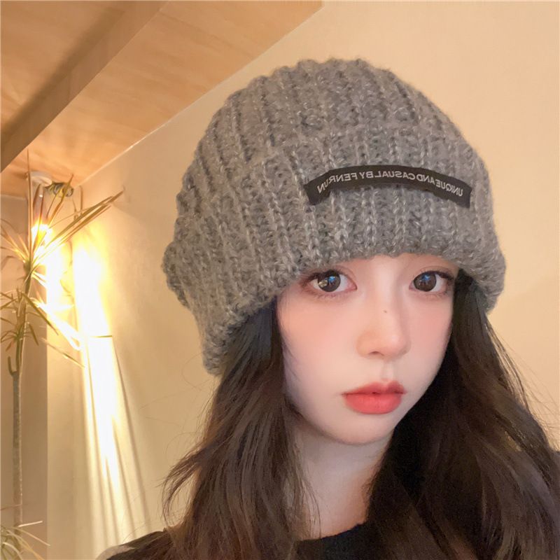 Damen Herbst/Winter Koreanische Ausgabe Lässig Vielseitig Buchstabenaufkleber Große Wollwolle Gestrickte Trendy Stirnband Mütze_voghion.com