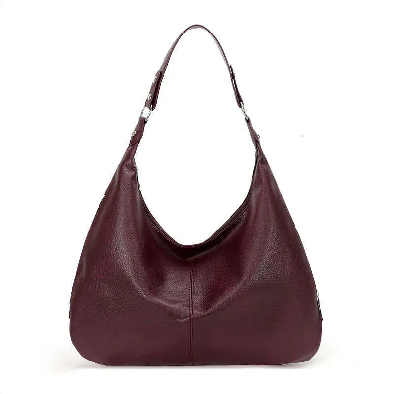 Oil Wax Leather Women's Trendy Commuting Tote Large Capacity New High-end Feel Shoulder Bag_voghion.com