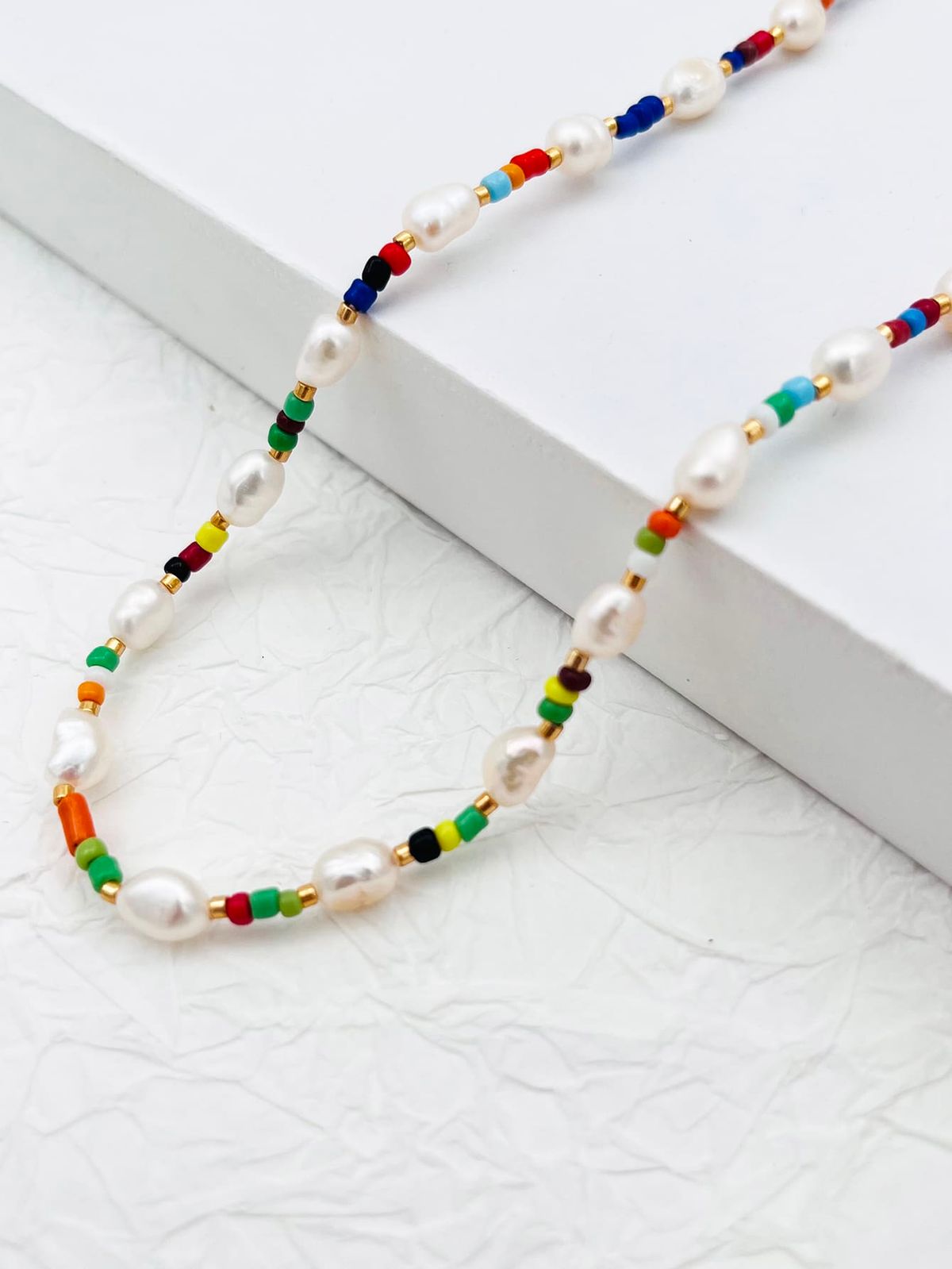 Collana di perline di pietra colorata_voghion.com