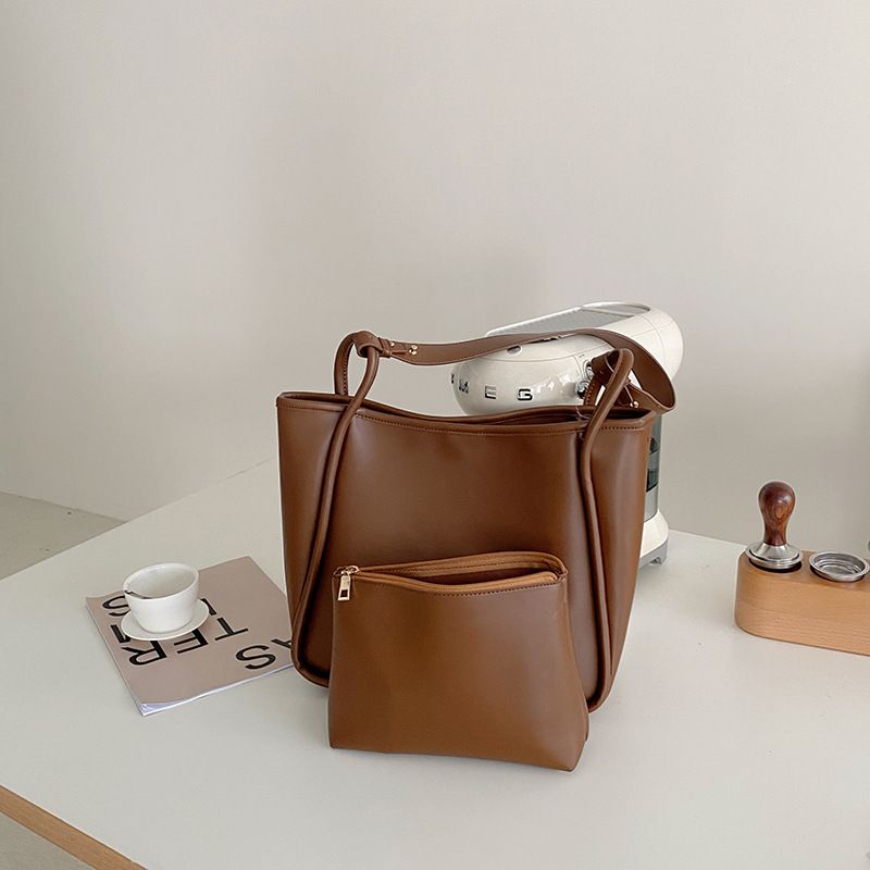 Early Spring Open School Handheld 2024 New Large Capacity Chaotuote College Student Leisure Underarm Work Commuter Bag_voghion.com