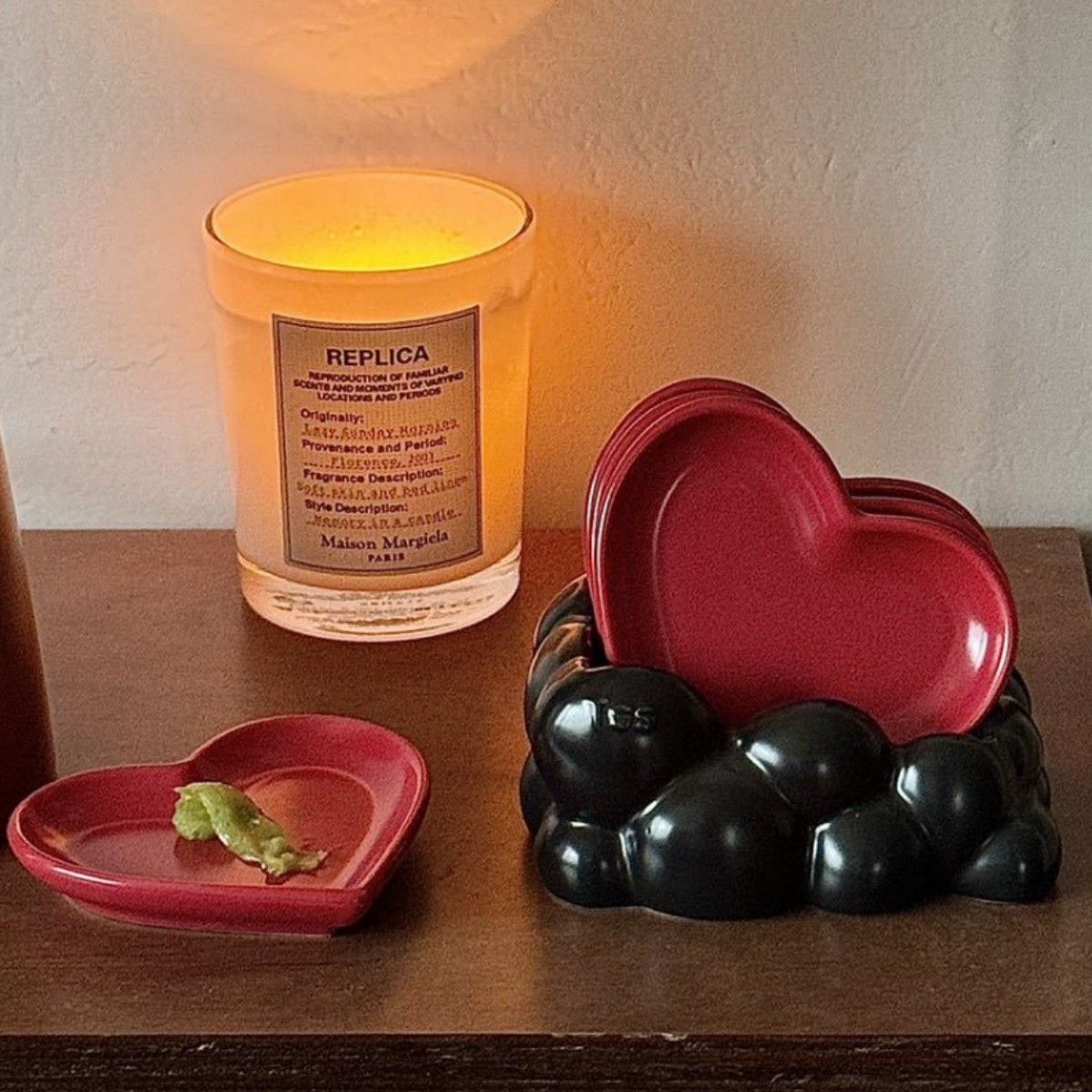 Herzförmiger Vorspeisenteller aus Keramik – Elegante kleine Servierplatte für Snacks, Saucen und Gewürze, modernes minimalistisches Geschirr (Weiß/Zartrosa)_voghion.com