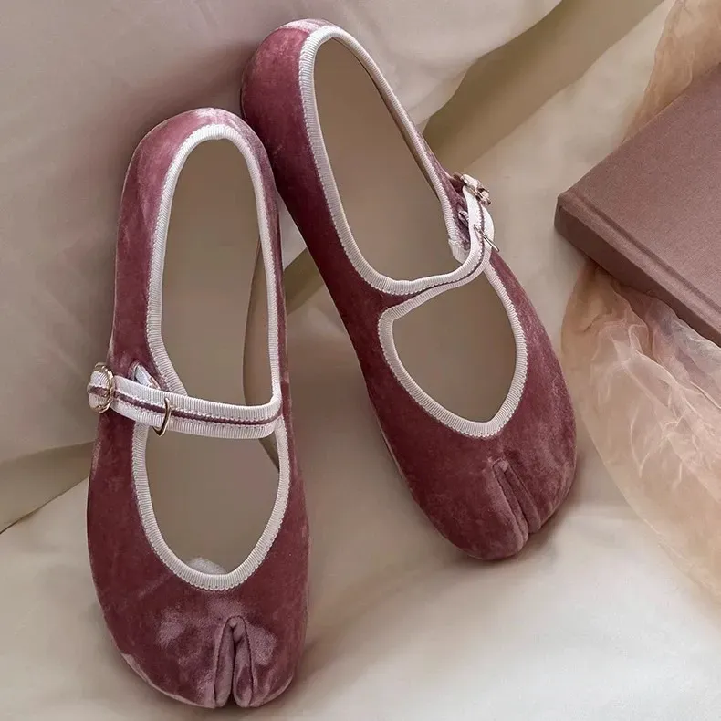 Genuine Leather Suede Korean Style Niche Pig Trotter Split Toe Ballet Flat One Strap Mary Jane Single Shoes For Women_voghion.com