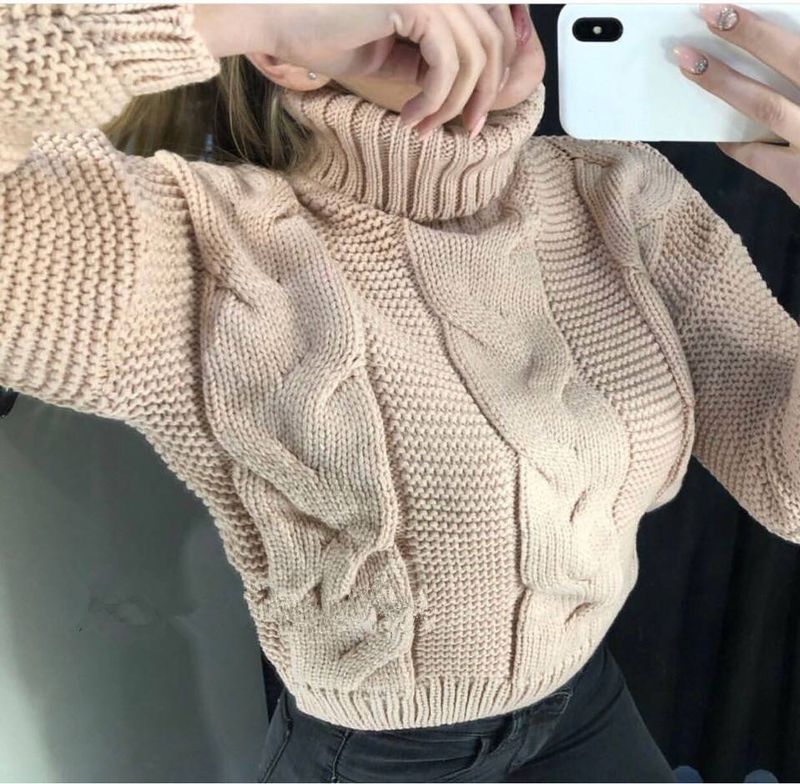​​Grober Rollkragenpullover mit Zopfmuster – Übergroßer Acrylpullover in Erdtönen​​_voghion.com