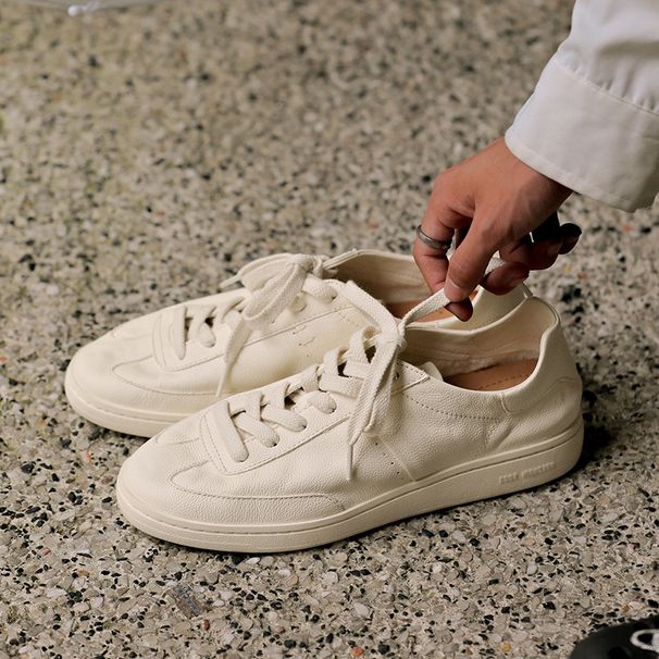 Leder Freizeitschuhe Sommer Weiße Turnschuhe Herren 2025 Neu Deutschland Training Herren Trendy Board Schuhe Tragen Sie Bequeme Leichte_voghion.com