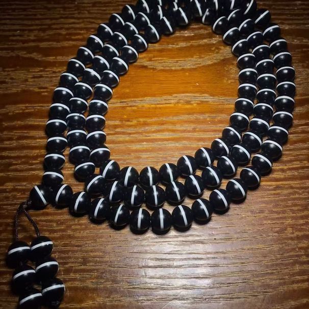 Sammlerstück und zeitlose Gebetskette aus 108 natürlichen weißen Achatperlen in Apothekenqualität (10 mm, einfädig)._voghion.com