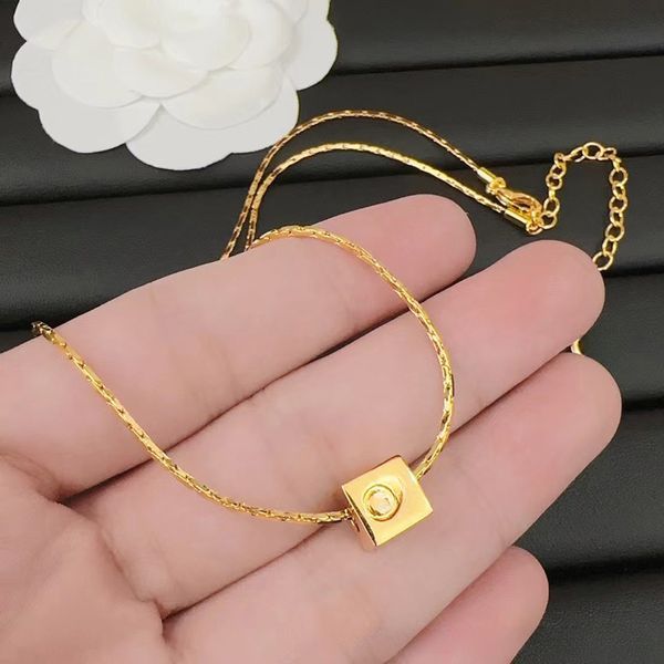 Collana con ciondolo a forma di cuore nero 2023 per donna, in oro, con ciondolo elegante e catena a maglie._voghion.com