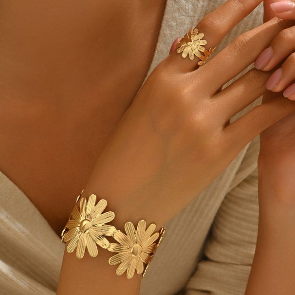 Fashion OL Metal Flower Bracelet Ring Set All Match Sunflower Design Open Adjustment Bracelet Female_voghion.com