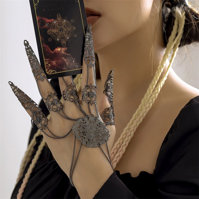 Mens Running Punk Gothic Exaggerated Mittens Bracelet Halloween Tapered Tassel Nails Back Chain Rubber San Valentin Regalos_voghion.com