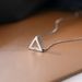 Collana triangolare in argento sterling con design di nicchia per studenti, catena per clavicola, nuovo ciondolo di lusso leggero di alto valore 2022_voghion.com