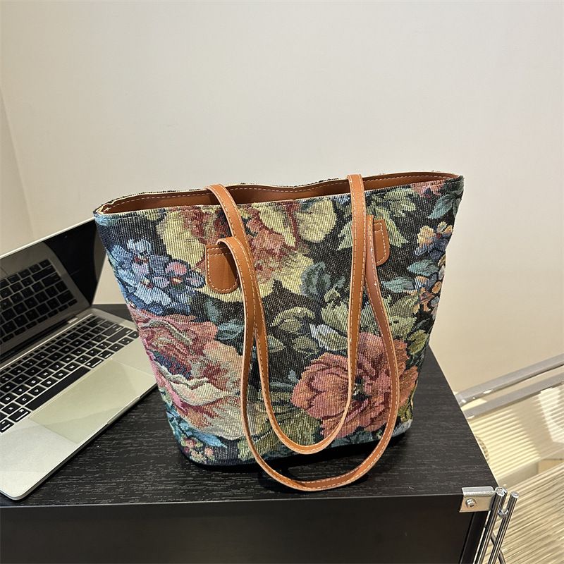 Bestickte Damentasche 2024 Neue Einzelschultertasche Große Kapazität Modische Blumenmaterial Trendy Bucket Damentasche_voghion.com