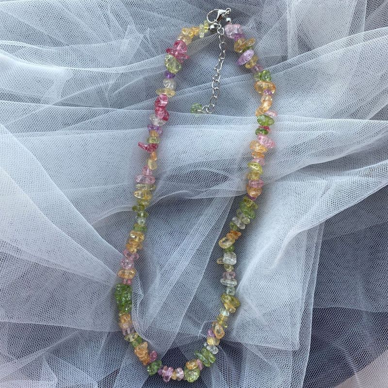 Collana con ciondolo di cristallo irregolare a sette rombi colorati naturali_voghion.com