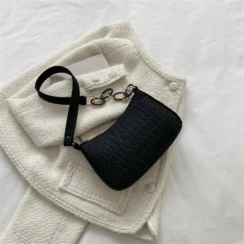 Retro Gentle Temperament Autumn Shoulder Handheld Fashion Casual Yankee Underarm Small Square Bag 250324_voghion.com