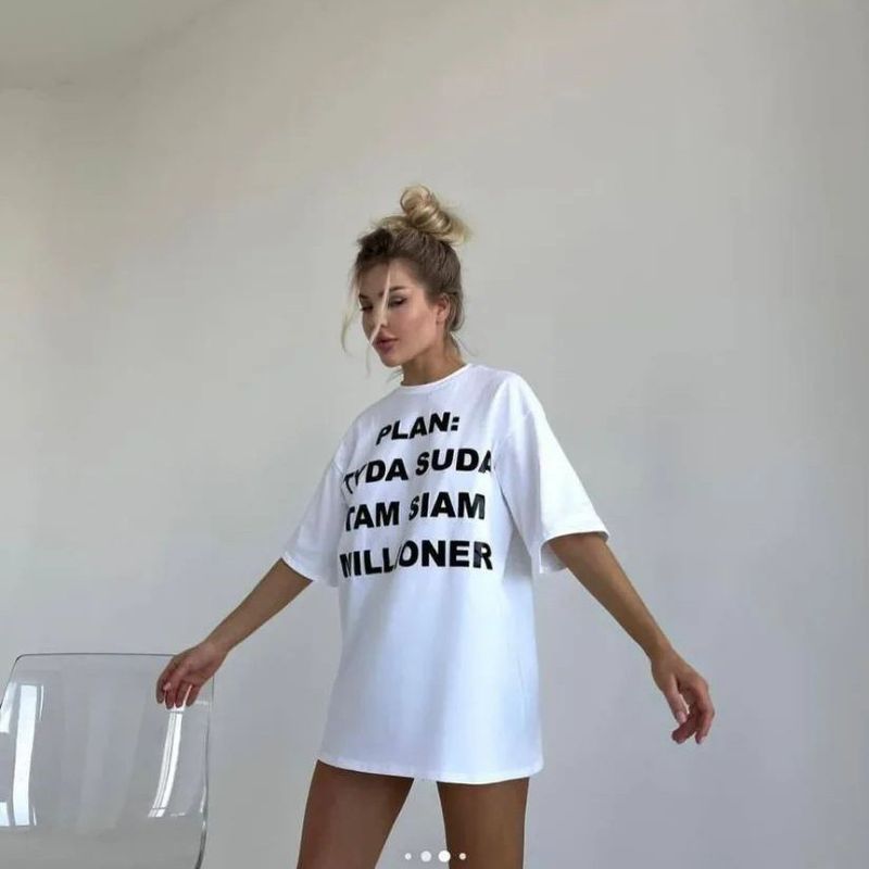 Oversize large round neck T-shirt with female letters offset design, contrasting color short sleeved spring new product_voghion.com