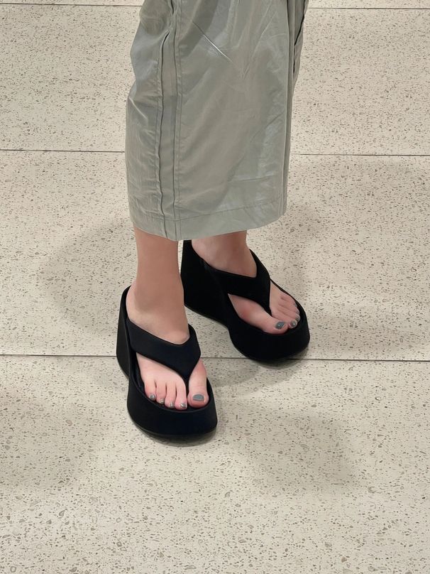 Schaffell-Version ~ Klein, Groß, Fischgrätenmuster mit dicker Sohle für Damen zum Tragen im Sommer, mit Leder-Biskuit-Hausschuhen und_voghion.com