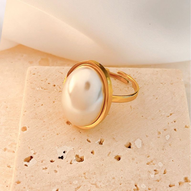 New Exaggerated Large Pearl Fashion Versatile Item White Shell Light Luxury High-end Elegant Ring_voghion.com