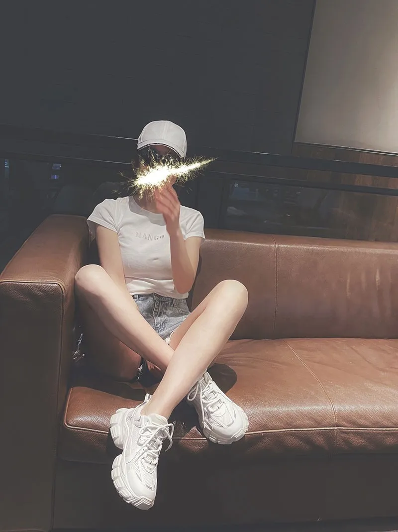 2023 Nouvelles chaussures de papa printemps et été pour femmes, surface en maille, cuir augmenté, fond épais, chaussures blanches fines et respirantes tout-assorti_voghion.com