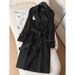Noir Trench – Cappotto a trapezio ispirato ad Audrey con fodera spessa (capo minimalista di piccola lunghezza)_voghion.com