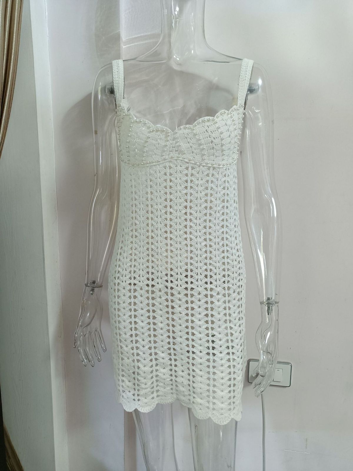 Elegantes V-Ausschnitt-Strickkleid mit Perlentaille und hohlen Strapsen für Damen – Sommermodisches Minikleid mit atmungsaktivem Design (S/M/L)_voghion.com