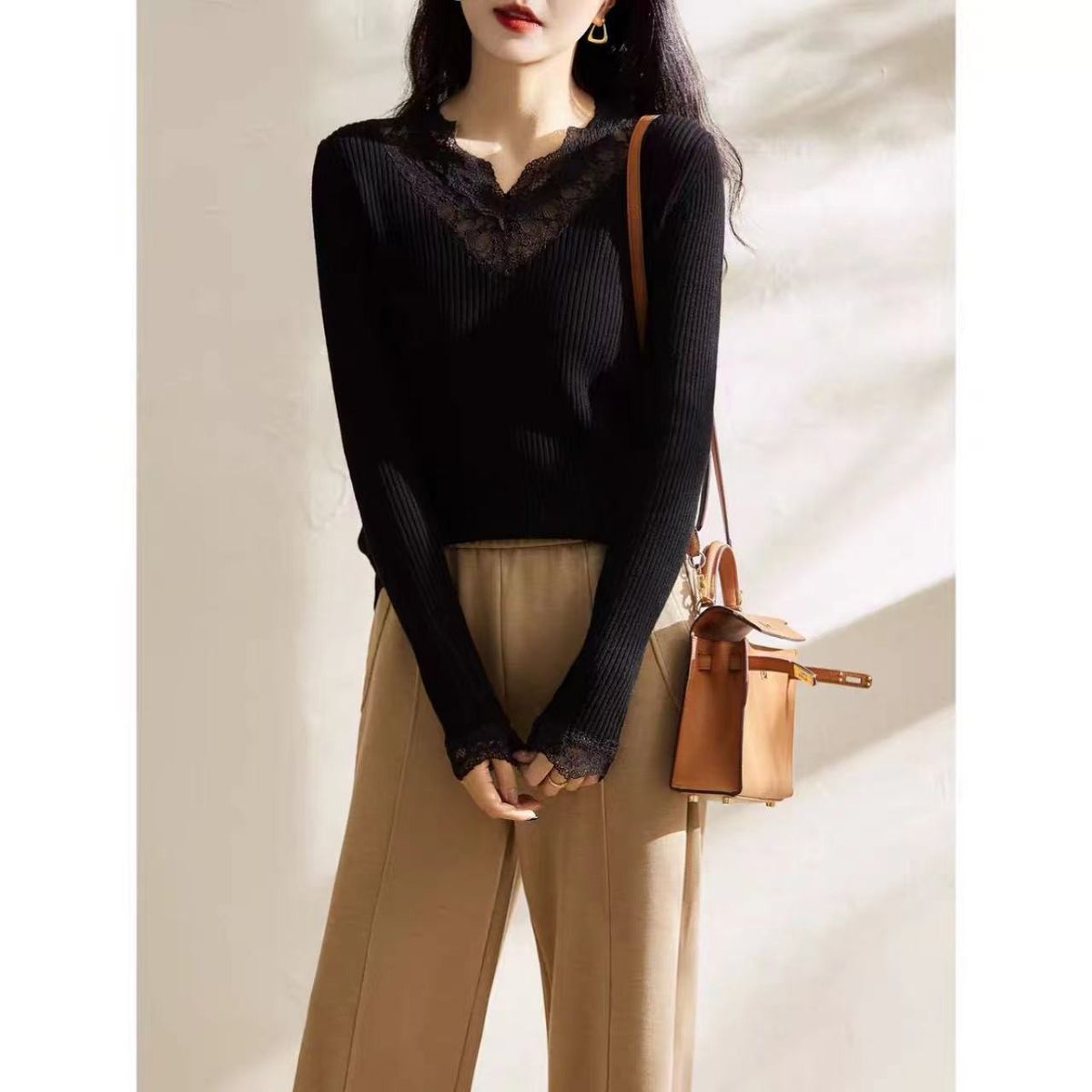 Elegante Japanse en Koreaanse temperament, getailleerde schapenwol V-hals kant single wear basis gebreide trui top voor vrouwen_voghion.com