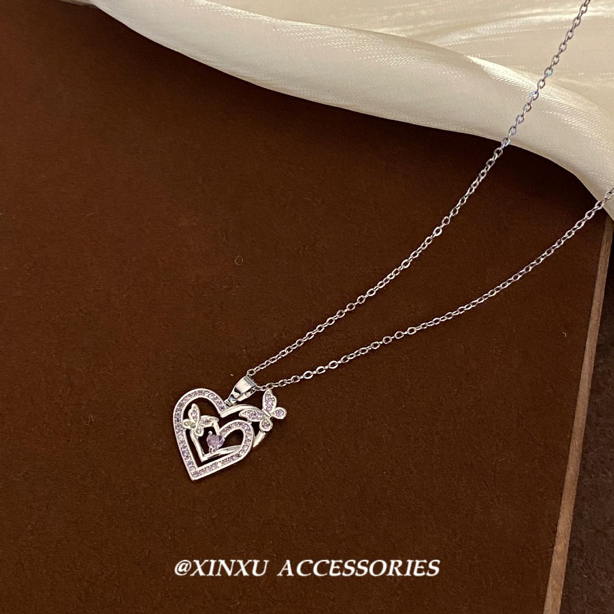 Franse hartvormige holle vlinderhanger voor meisjes, met een niche en veelzijdig ontwerp. 2024 Nieuwe kettingdecoratie_voghion.com