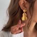 Flüssigmetall-Ginkgoblatt, einfache Ohrstecker für Frauen, Nischenmode-Ohrringe_voghion.com